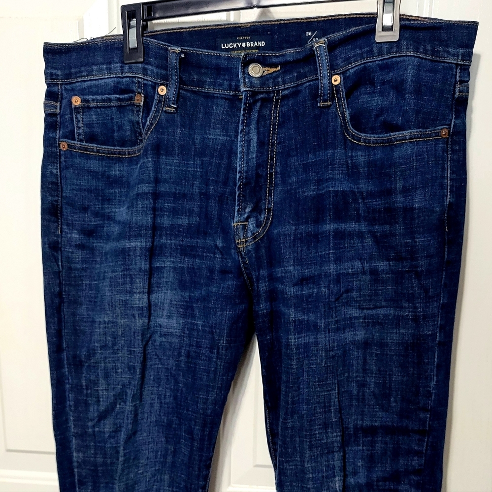 Men's Lucky Brand Jeans. Size 36 X 30. 221 straight in Great condition.